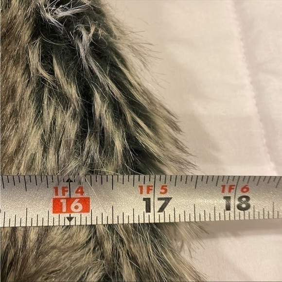 Zara Women's Small Faux Fur Vest - Picture 5 of 6